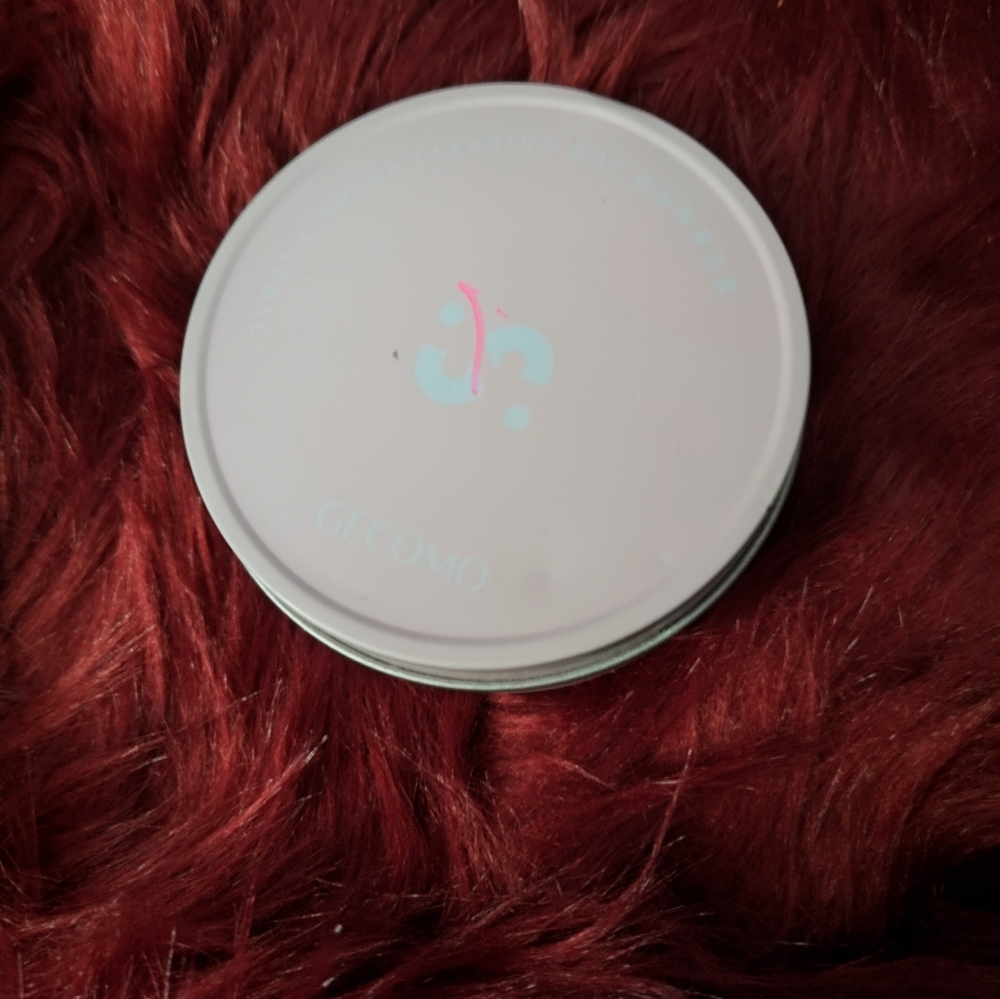 Makeup brush cleaner